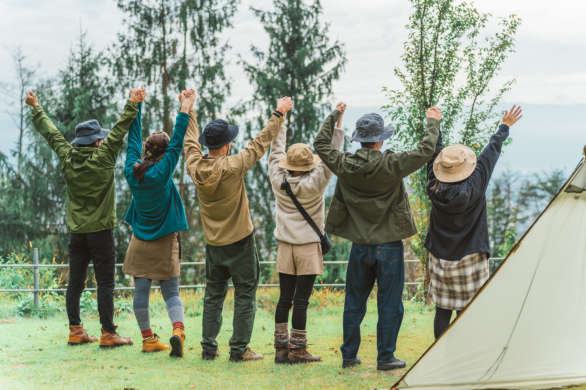 トレッキングコース踏破の万歳イメージ